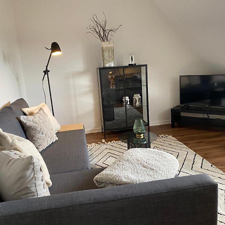 Bostel 1 - Modernes Dachgeschoss-Studio In Duisburg Meiderich, 4,7 Km Hbf, U-Bahn 250M, Flughafen Duesseldorf 28 Km, Landschaftspark 2,9 Km, 5 Gehminuten Von Herzklinik Entfernt エクステリア 写真