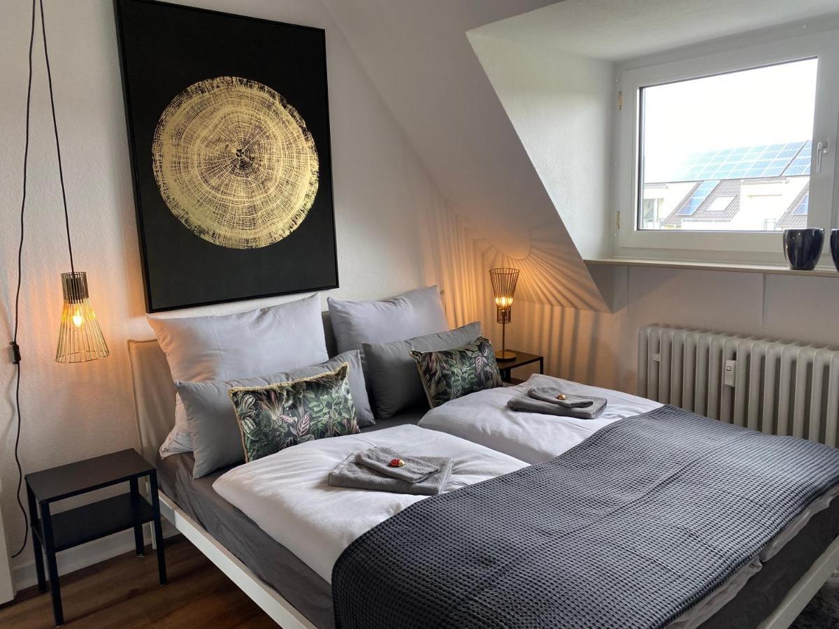 Bostel 1 - Modernes Dachgeschoss-Studio In Duisburg Meiderich, 4,7 Km Hbf, U-Bahn 250M, Flughafen Duesseldorf 28 Km, Landschaftspark 2,9 Km, 5 Gehminuten Von Herzklinik Entfernt エクステリア 写真