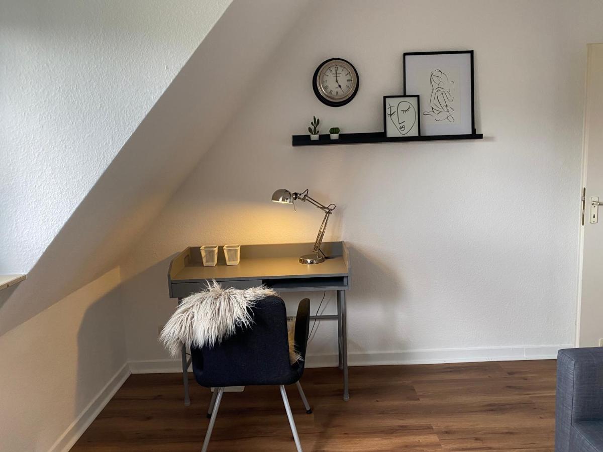 Bostel 1 - Modernes Dachgeschoss-Studio In Duisburg Meiderich, 4,7 Km Hbf, U-Bahn 250M, Flughafen Duesseldorf 28 Km, Landschaftspark 2,9 Km, 5 Gehminuten Von Herzklinik Entfernt エクステリア 写真