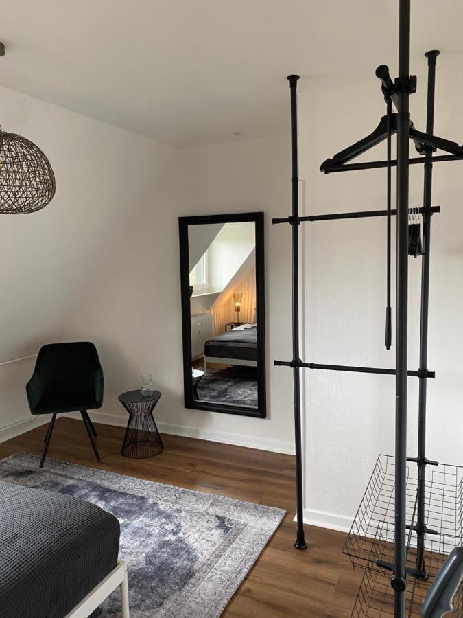 Bostel 1 - Modernes Dachgeschoss-Studio In Duisburg Meiderich, 4,7 Km Hbf, U-Bahn 250M, Flughafen Duesseldorf 28 Km, Landschaftspark 2,9 Km, 5 Gehminuten Von Herzklinik Entfernt エクステリア 写真