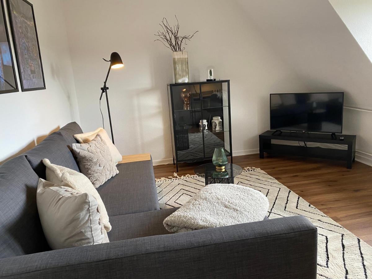Bostel 1 - Modernes Dachgeschoss-Studio In Duisburg Meiderich, 4,7 Km Hbf, U-Bahn 250M, Flughafen Duesseldorf 28 Km, Landschaftspark 2,9 Km, 5 Gehminuten Von Herzklinik Entfernt エクステリア 写真